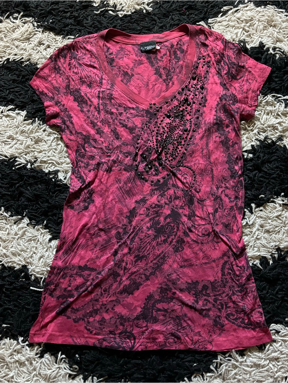 Daytrip 2000’s Mall GothBedazzled Abstract Pattern Short Cap Sleeve Tshirt